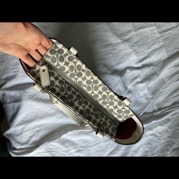 Coach purse - Picture 4 of 5